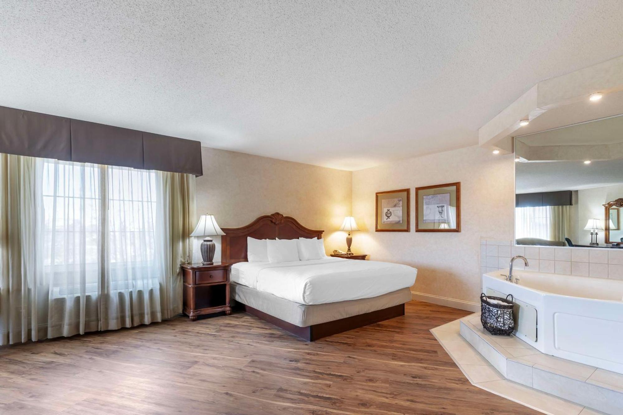 Best Western Plus Steeplegate Inn Davenport Exteriér fotografie