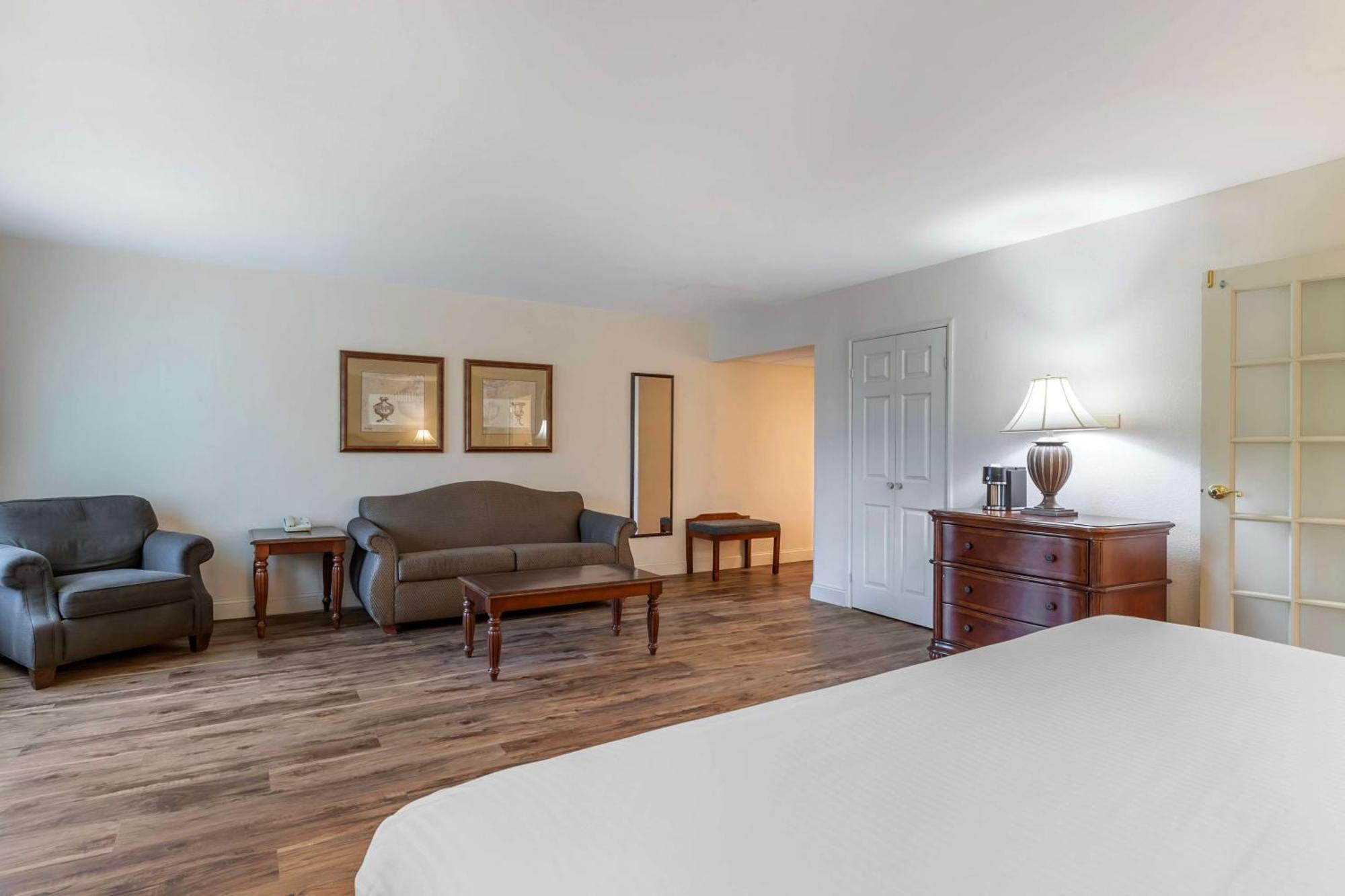 Best Western Plus Steeplegate Inn Davenport Exteriér fotografie