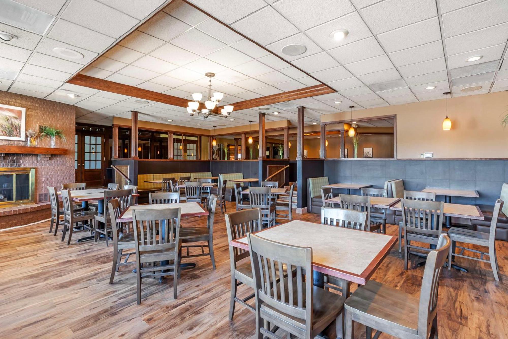 Best Western Plus Steeplegate Inn Davenport Exteriér fotografie