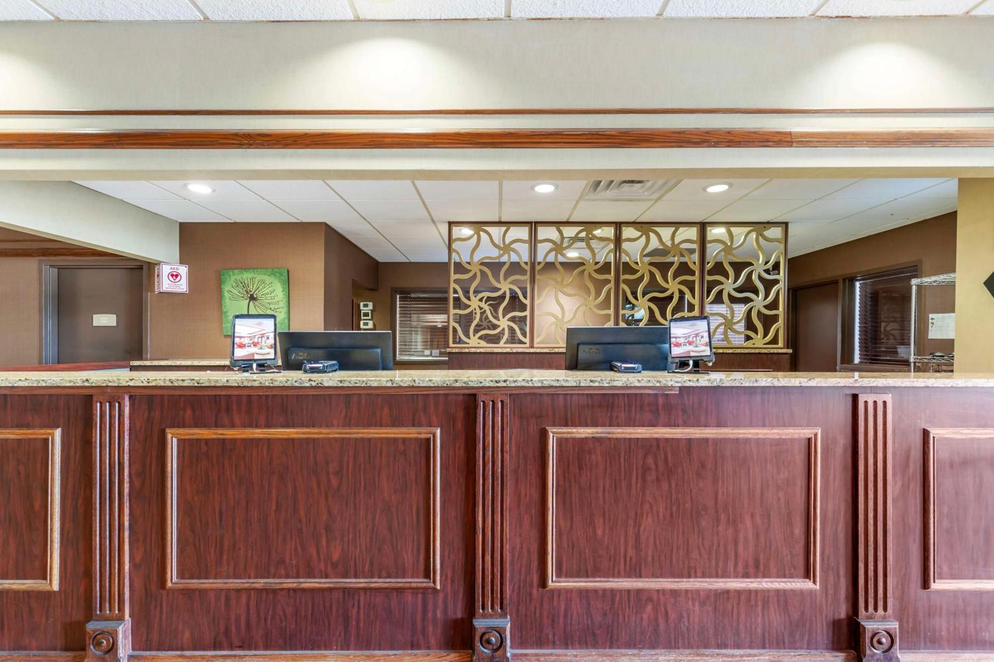 Best Western Plus Steeplegate Inn Davenport Exteriér fotografie